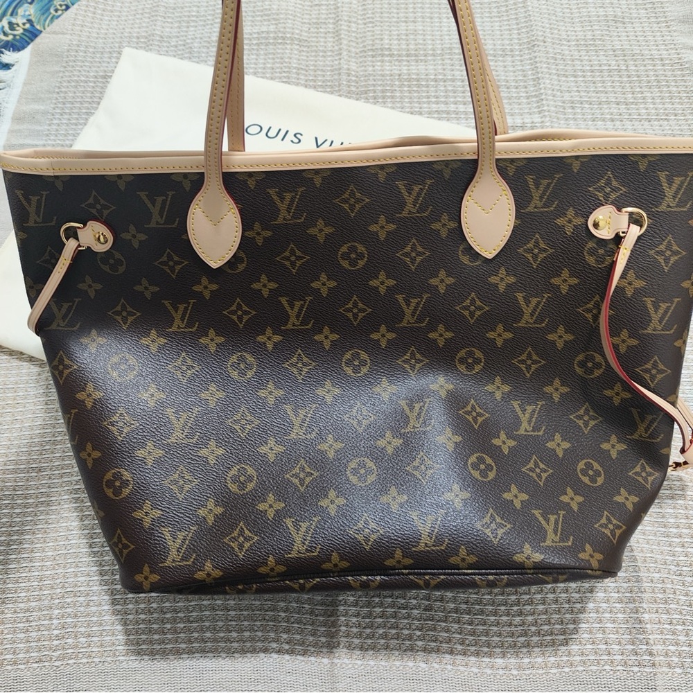 Louis Vuitton Classic Monogram Neverfull MM Tote Bag